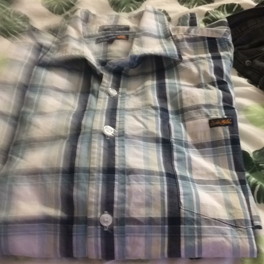 Young men used shirt sizeXl ecko Unitd